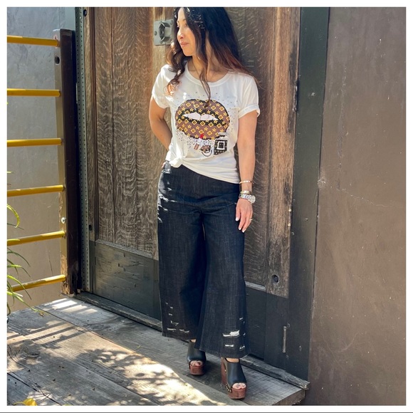 So Fabulous Stylish Lip Graphic Tee - Picture 5 of 8